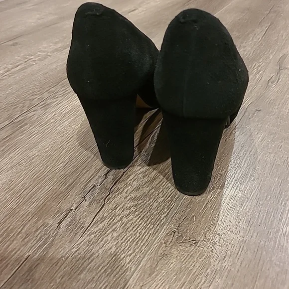 Heels - Picture 2 of 4